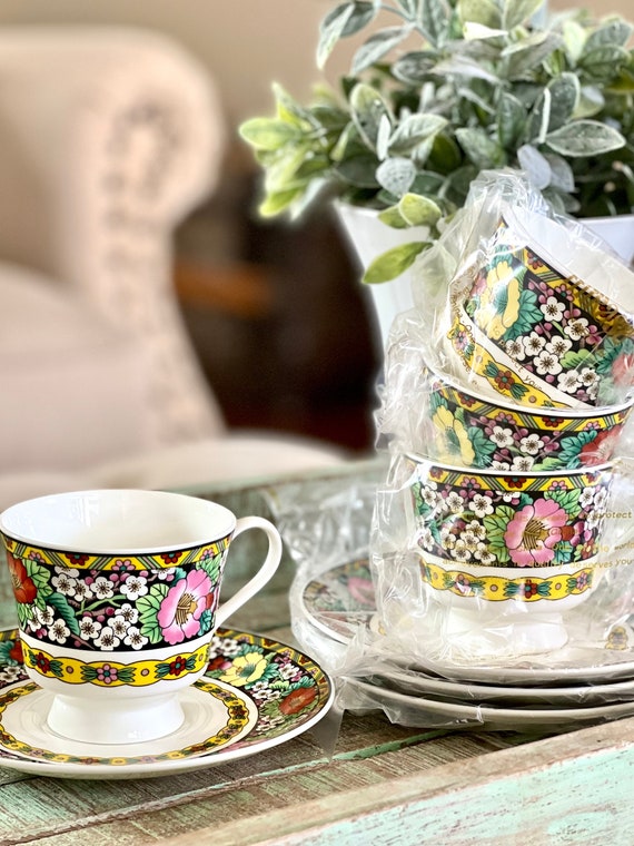 4 Mikasa Bone China Kutani Bird Pattern Cups & Saucers, Narumi