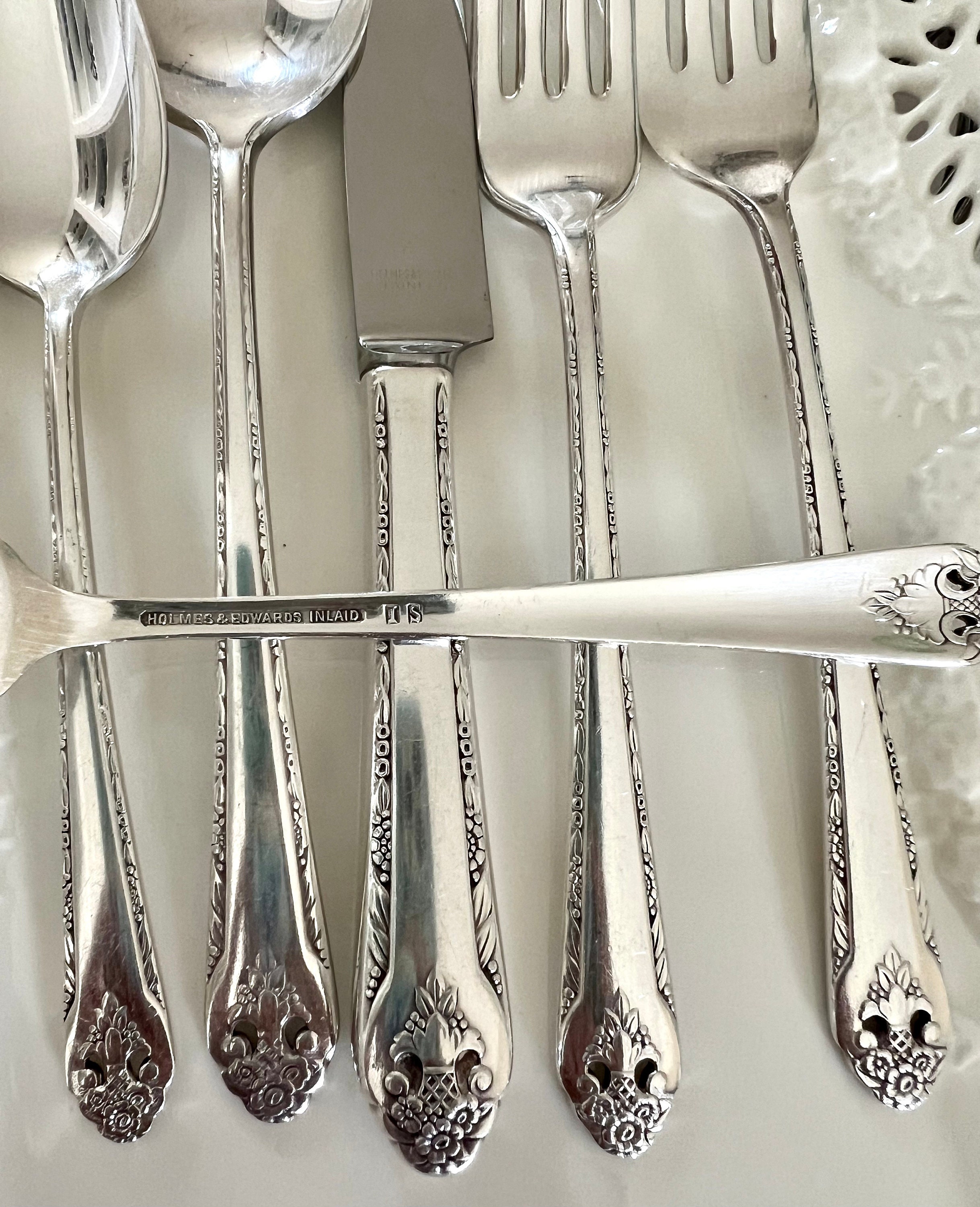 英国　Victorian Silver Plate 葉模様カトラリーセット 2点 Holmes & Edward Silver Plate Silverplated 72 Piece Flatware Lovely