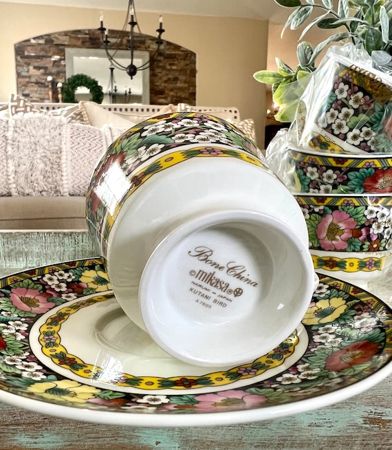 4 Mikasa Bone China Kutani Bird Pattern Cups & Saucers, Narumi