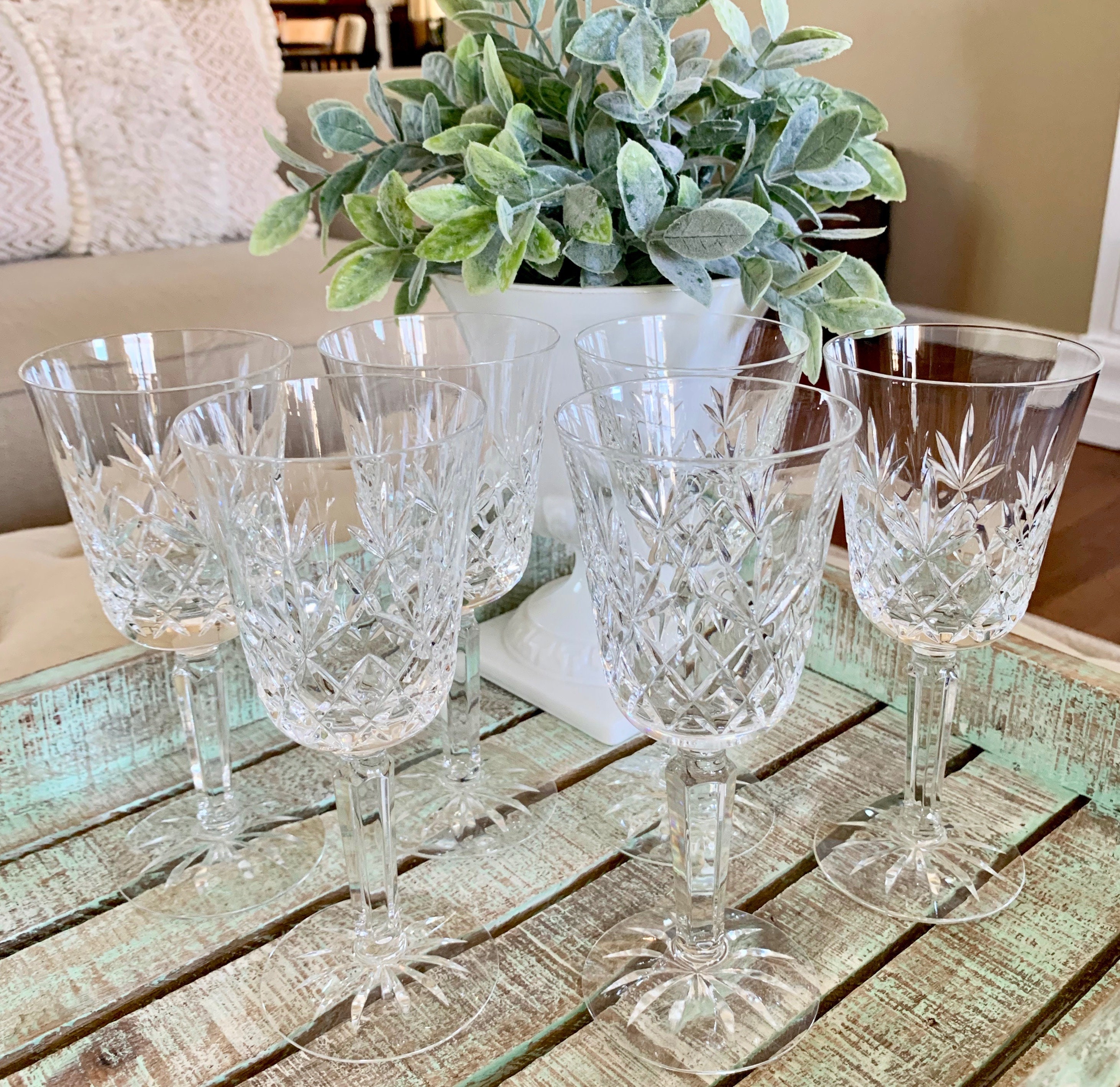 Fifth Avenue Crystal Medallion Wine Glasses Set of 6, 15.5 oz, Long Stem Durable  Glass Cups, Textured Etched Patterns in 2023