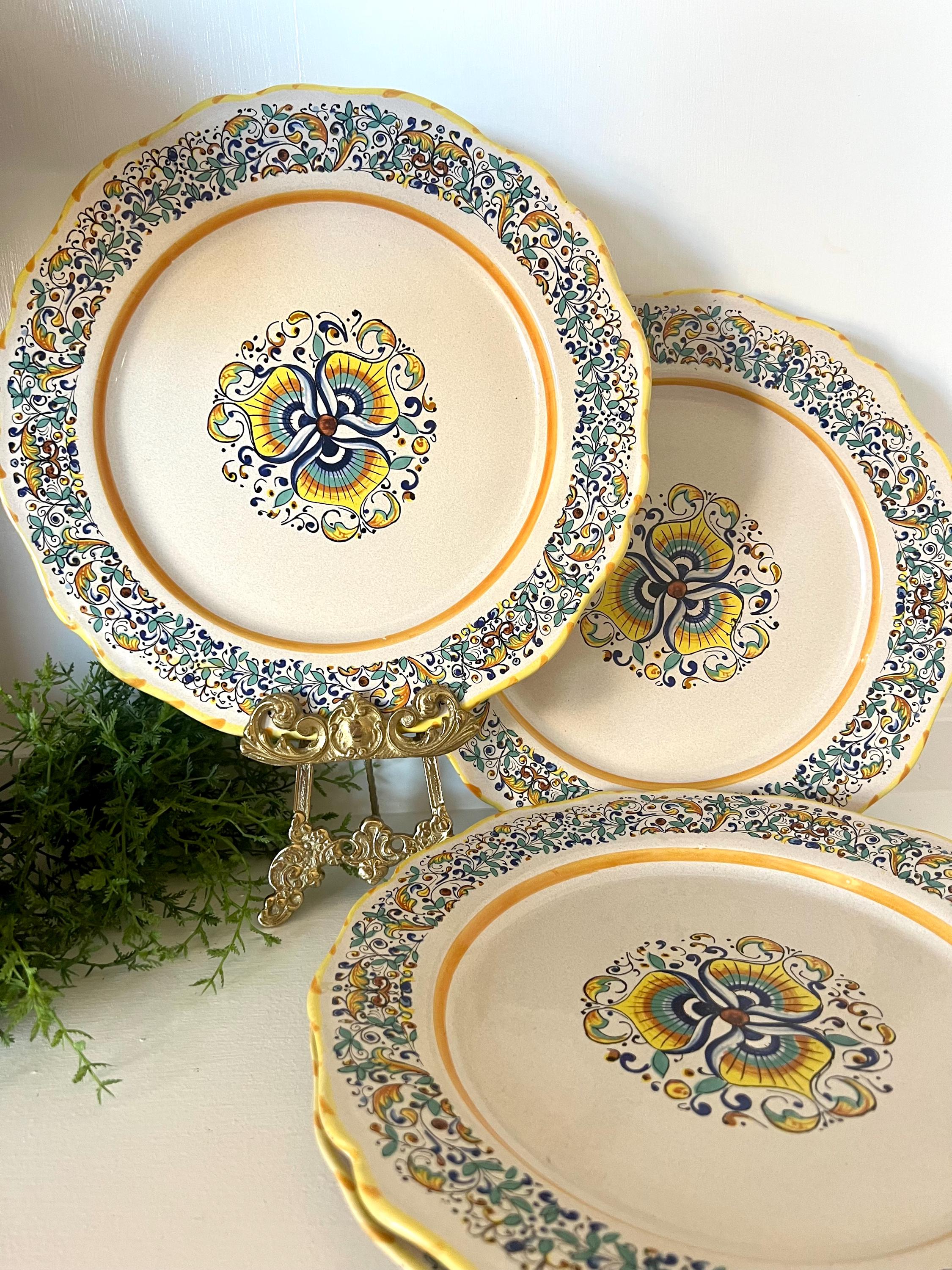 Vintage Meridiana Ceramiche Italy Set of Four Scalloped Dinner