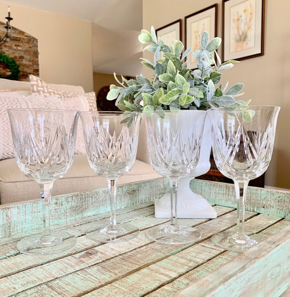 Hoya Crystal Set of Four Water Goblets or Large Wine Glass Sandlewood  Pattern Vertical Cut 6 Sided Stem TYCAALAK 