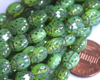 10 pcs Green Lady Bug glass beads 6X8.5mm