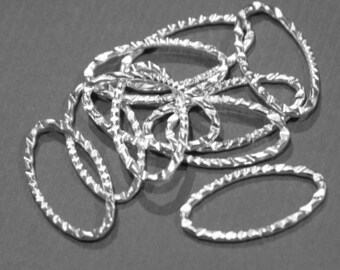 10 pcs of Silver plated hammered oval links 28x17mm