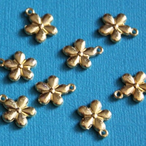 25 pcs  Gold color  flower drop 11mm