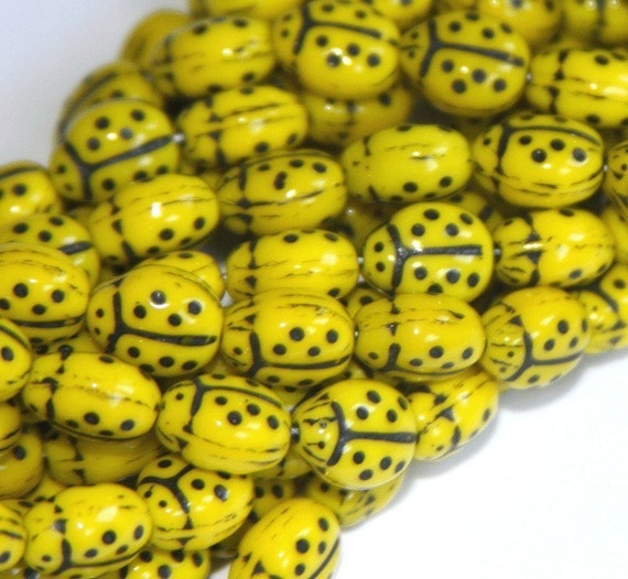 10 pcs Green Lady Bug glass beads 6X8.5mm