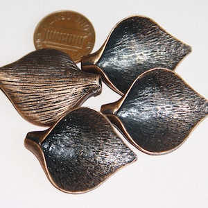 Bulk 20 pcs  antique Copper lily flower 26x35mm