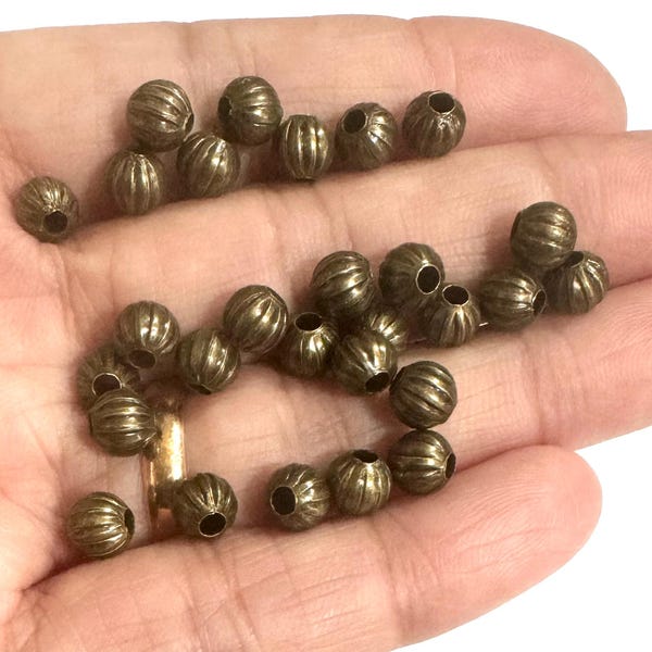 100 antycznych mosiężnych koralików okrągłych falistych 6 mm