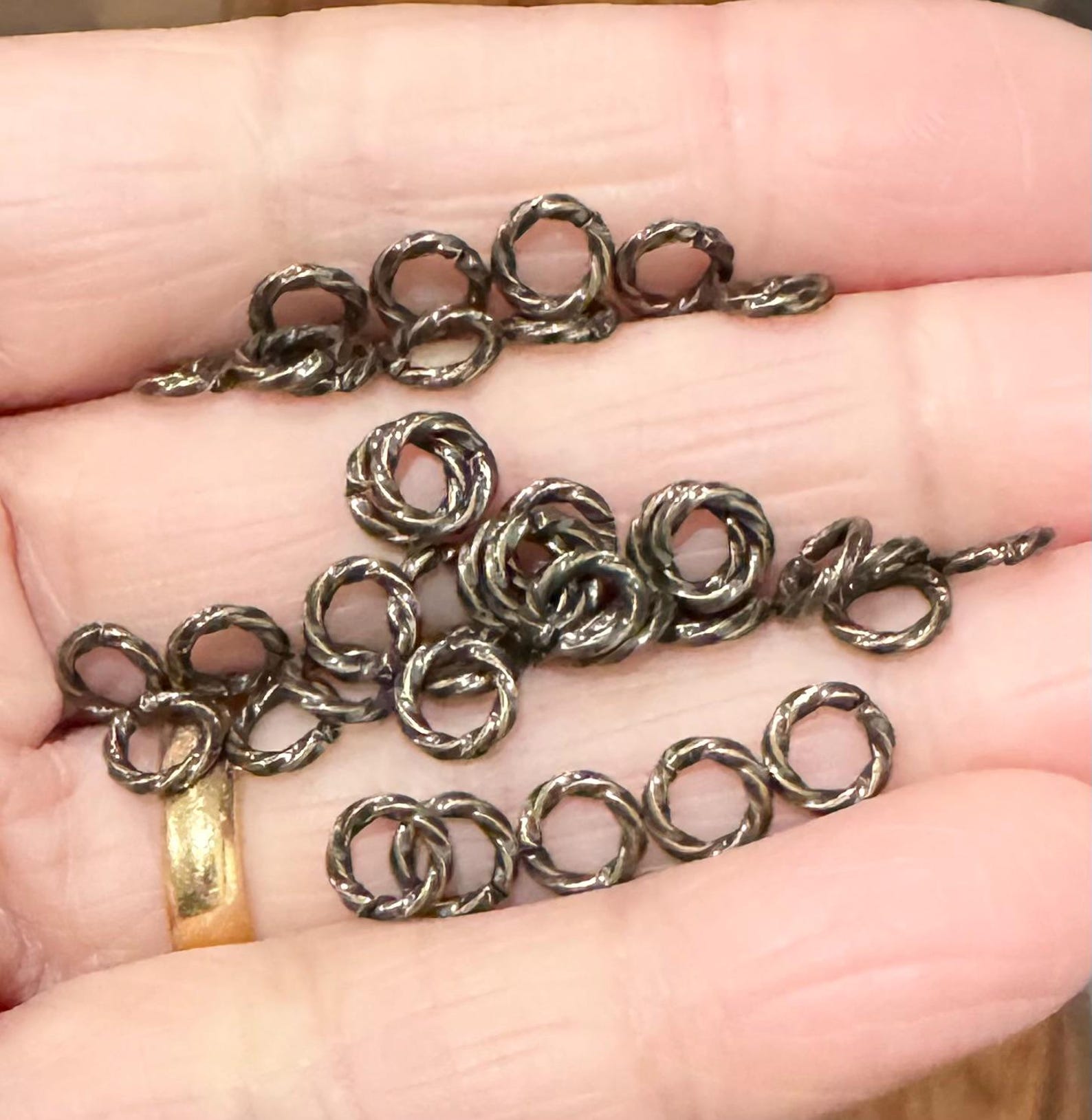 100 Antiqued Brass Twisted Jump Rings: 6mm, 18 Gauge - Etsy