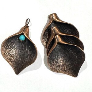 4 pcs  antique Copper lily flower 26x35mm
