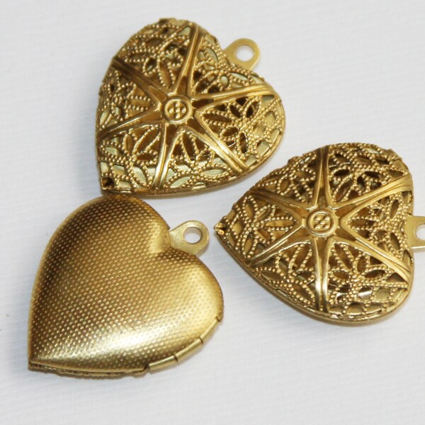 20 pcs  Raw Brass filigree Heart Locket Pendant 20x20mm, puff heart locket, texture back , locket pendant, filigree pendant