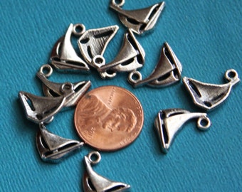 20 pcs of antiqued Silver Sailboat charm 15x12mm