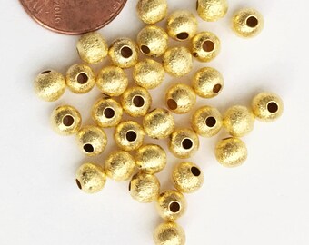 500 pozłacanych, szczotkowanych, okrągłych koralików: 5 mm przekładki mosiężne
