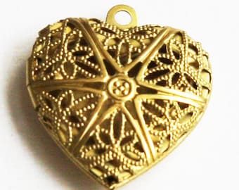 5 pcs  Raw Brass filigree Heart Locket Pendant 20x20mm, puff heart locket, texture back , locket pendant, filigree pendant