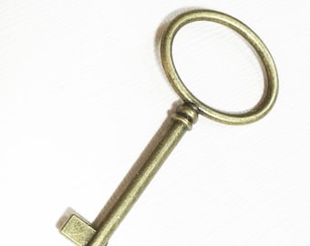 アンティーク仕上げの真鍮製大型キーペンダント 63 x 30 mm 4 個