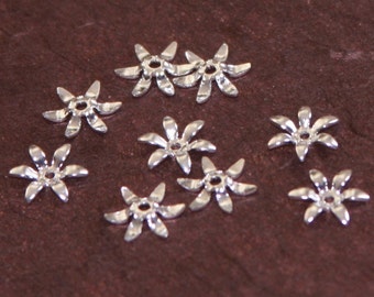 100 Stück versilberte Messing Blumen Perlkappen 7,5mm