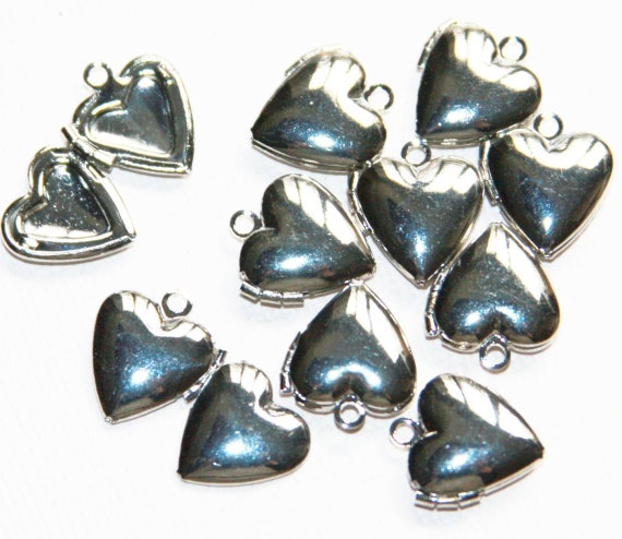 アンティーク真鍮製ハートロケットペンダント10個、滑らかなパフ
