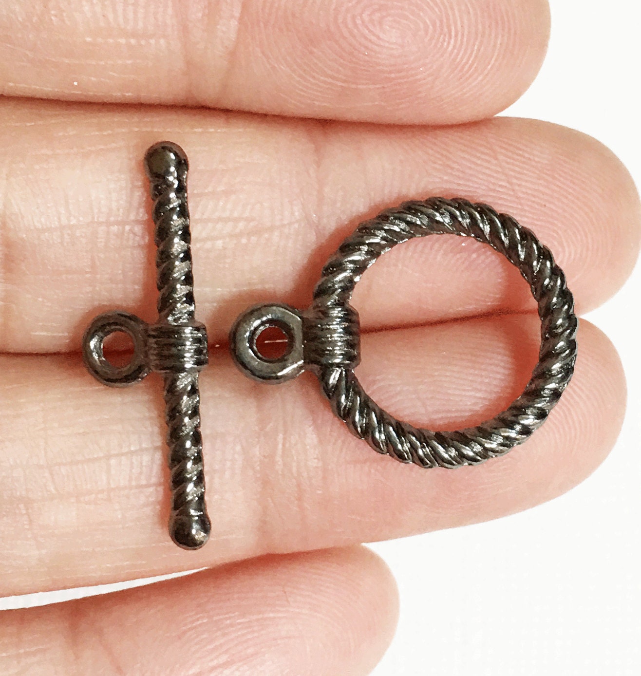 10 Sets Gunmetal Twisted Toggle Clasps: Zinc Alloy (22x17mm)