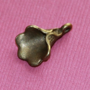10 pcs  antique brass bell flower pendant drop 18x11mm