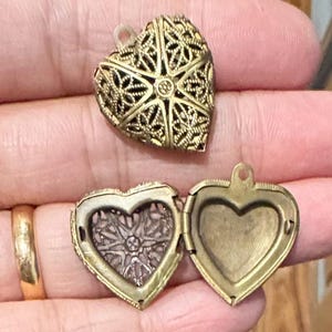 Antique Brass Filigree Heart Locket Pendants - 20x20mm - (5 pcs image 2