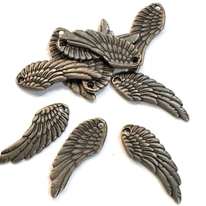 30 Stück antike Messing-Engelsflügel, 22 x 10 mm