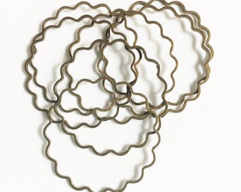 Bulk 100 Antiqued Brass Flower Connector Rings - 25mm