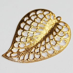 20 pcs  Gold plated leaf pendant drops 33x45
