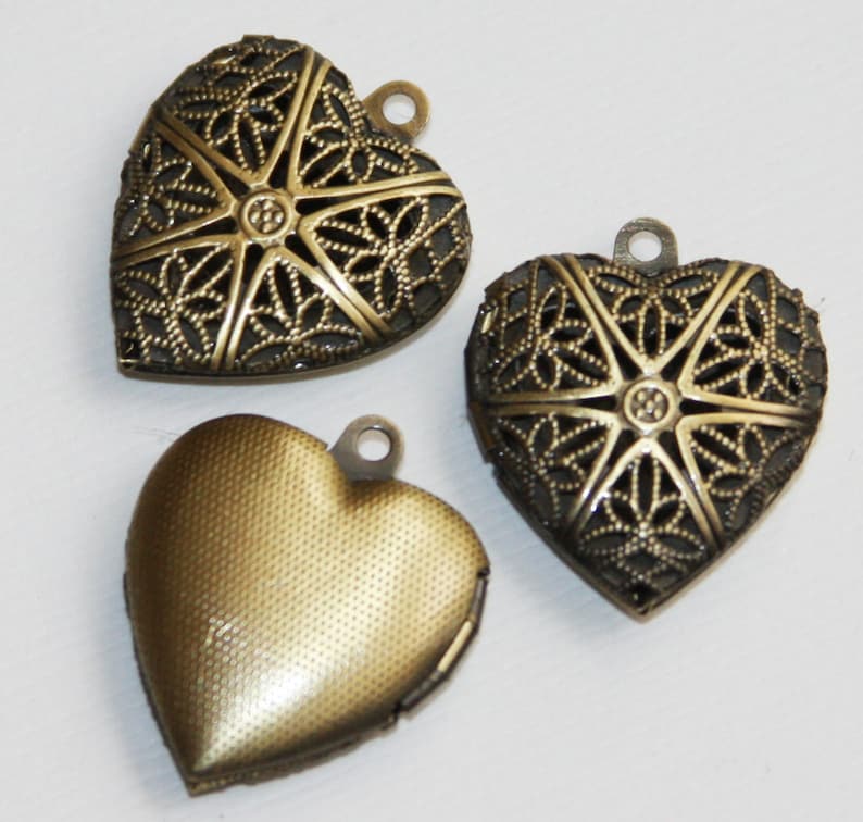 20 pcs Antique Brass filigree Heart Locket Pendant 20x20mm, puff heart locket, texture back , locket pendant, filigree pendant image 1
