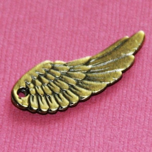 10 Stück bronzefarbene Engelflügel 22x10mm