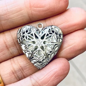 5 stainless steel heart filigree locket Pendant  29x29mm