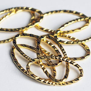 20 pezzi di maglie ovali martellate placcate oro 30X17mm