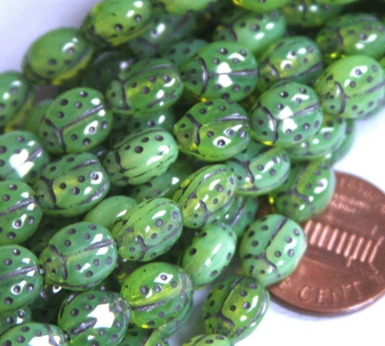 10 pcs Green Lady Bug glass beads 6X8.5mm
