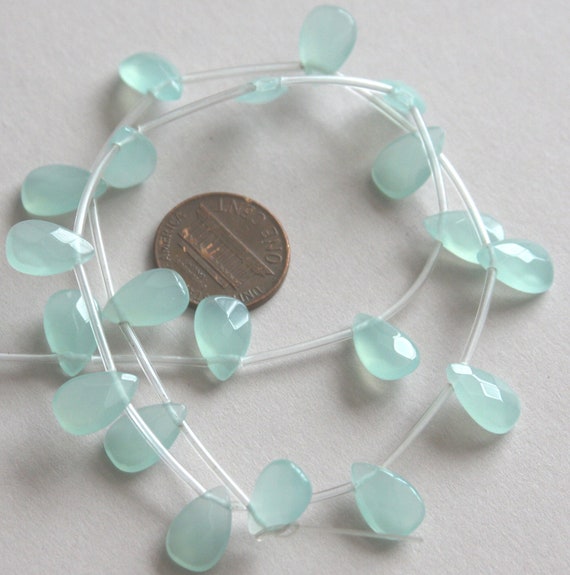 18 pcs of Sea Green quartz glass faceted briolette bead 9x11mm