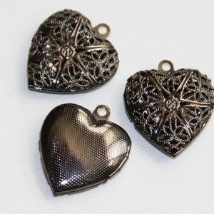 20 Gunmetal Filigree Heart Locket Pendants: Brass Charms (20x20mm)