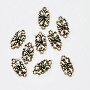 20 Antique Brass Flower Connector Links: Jewelry Supplies (16x8mm)