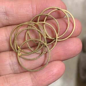 Pierścienie łączące okrągłe mosiężne surowe 20 mm, grubość 1 mm
