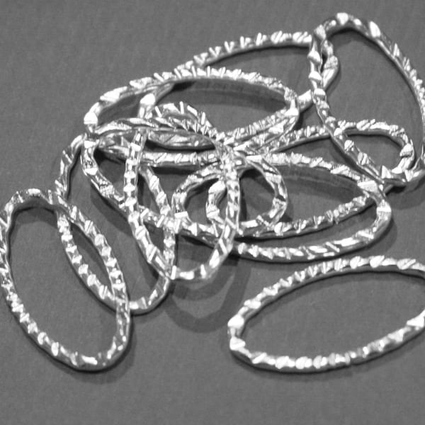 20 pcs  Silver plated hammered Oval  Links 30X17mm