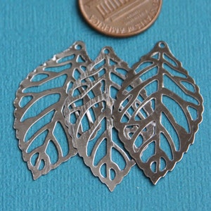20 pcs  Gunmetal plated stamp leaf 35x20mm