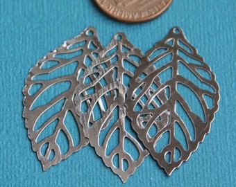 20 pcs  Gunmetal plated stamp leaf 35x20mm