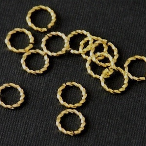 100 pcs  gold color fancy open  jumprings 9mm - 16 gauge