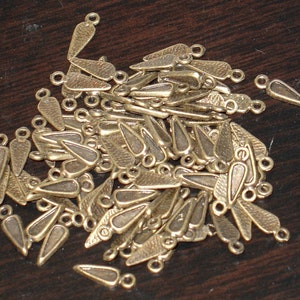 100 pcs  antiqued brass triangle drops charm 14X4mm
