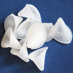 Frosted Acrylic white Lilly flower 19x21mm 30 pcs image 1