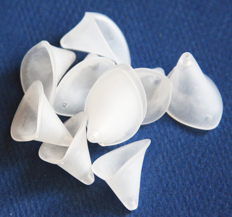 Frosted Acrylic white Lilly flower 19x21mm 30 pcs image 1