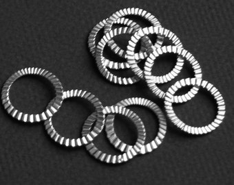 20 stuks verzilverde tussenschakels met textuur 20 mm - open schakels