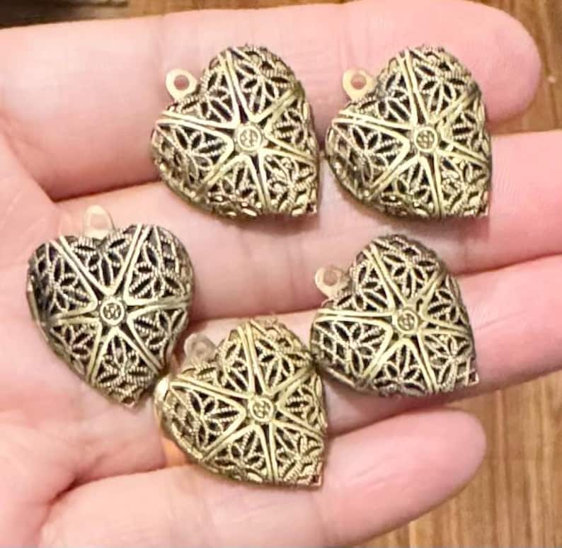 Antique Brass Filigree Heart Locket Pendants - 20x20mm - (5 pcs image 5