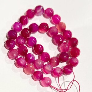 Cuentas redondas facetadas de ágata color fucsia de 16 pulgadas y 10 mm