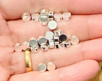 Perline rotonde piatte placcate in argento sfuse da 250 pezzi 5x2,5 mm