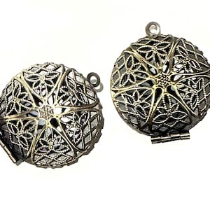 10 antiqued brass filigree Locket Charm Pendant 27x32mm
