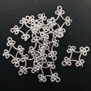 10 szt. srebrzonych mosiężnych ozdobnych ogniw diamentowych 24 x 18 mm