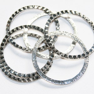 6 Antique Silver Texture Donut Linking Rings - 49mm